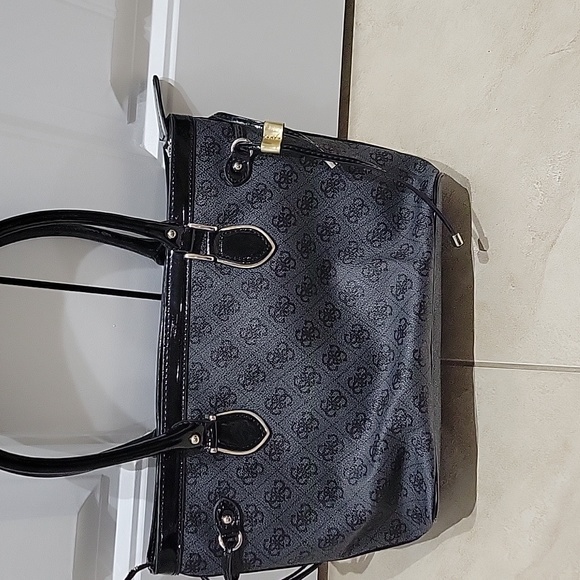 Guess Purse - Picture 6 of 7